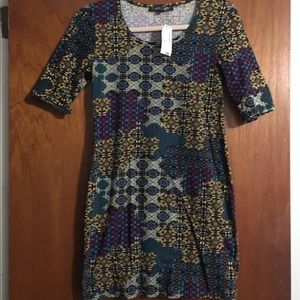 NWT Mandees Short Sleeve Colorful Print Long Top
